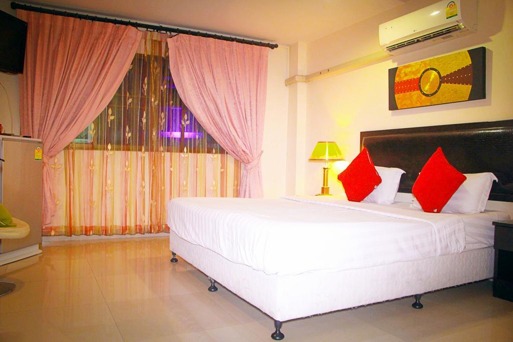 Royal Q & D Suites Pattaya Exterior foto