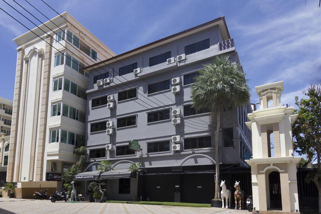 Royal Q & D Suites Pattaya Exterior foto