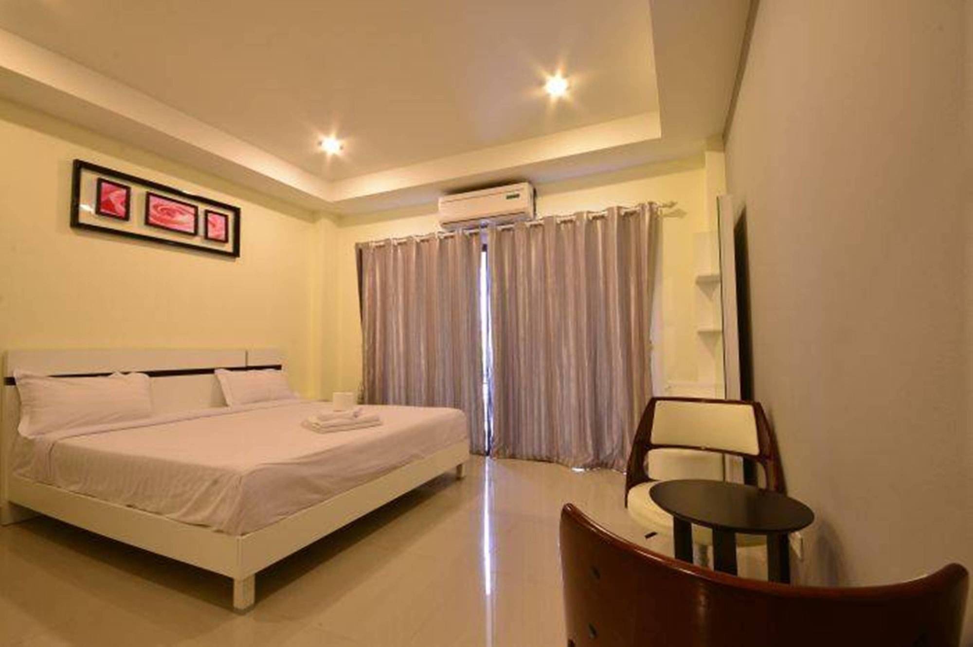Royal Q & D Suites Pattaya Exterior foto