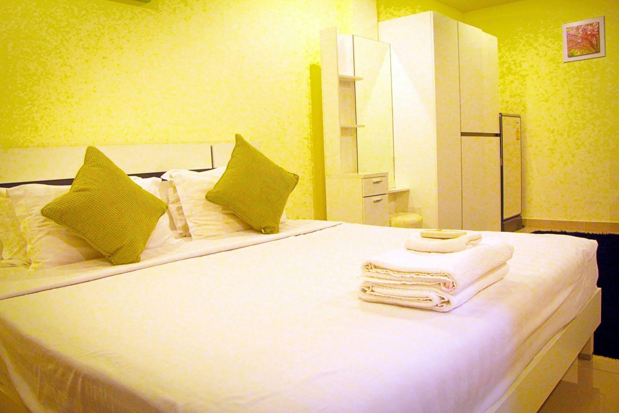 Royal Q & D Suites Pattaya Exterior foto